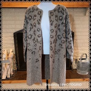CUPCAKES & CASHMERE Gray Leopard Long Open-Front Bell-Sleeved Cardigan